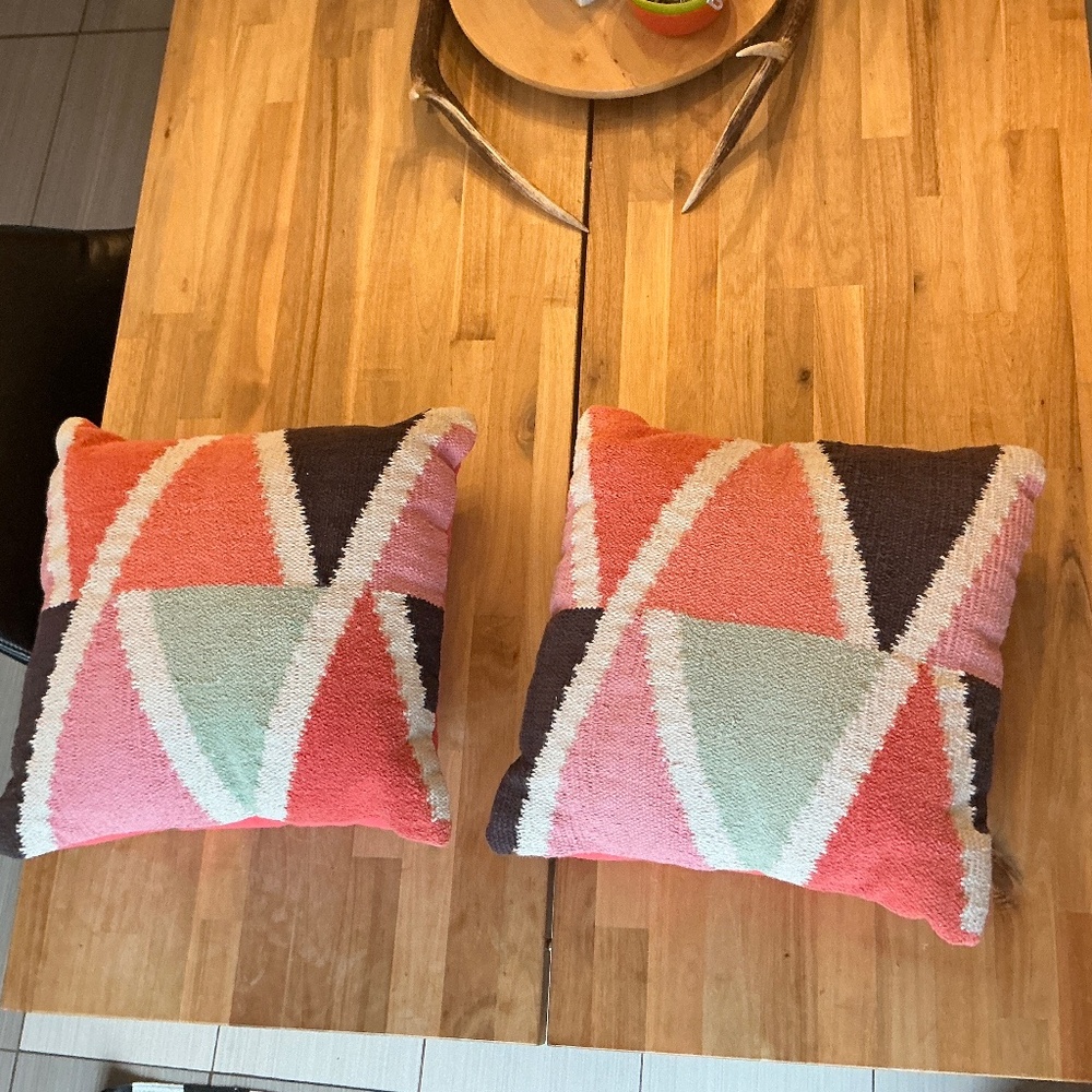 2 décorative pillow